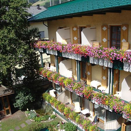 Hotel Cavallino Bianco - Weisses Roessl San Candido Exterior foto