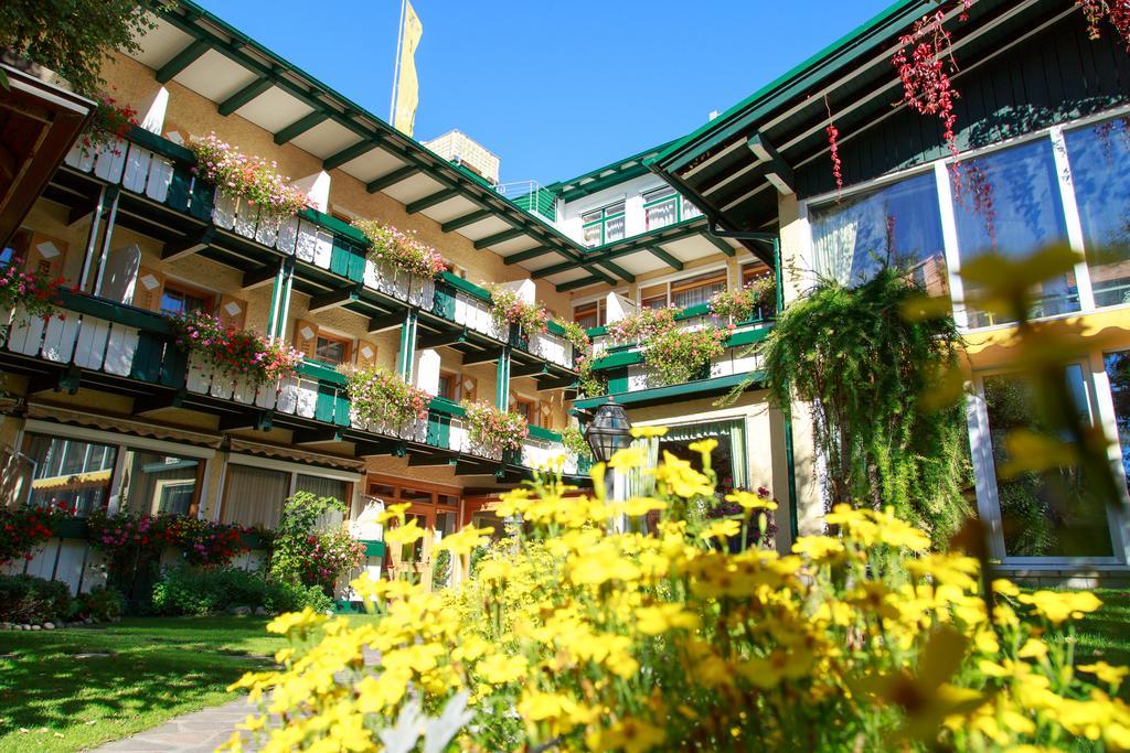 Hotel Cavallino Bianco - Weisses Roessl San Candido Exterior foto